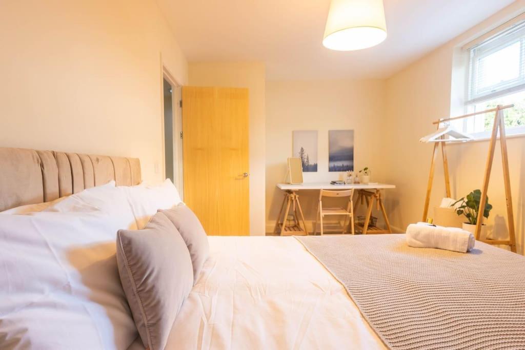 The Wellness Lodge- Gym, Table Tennis, Cinema, Parking And More! バース エクステリア 写真