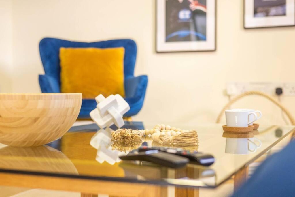 The Wellness Lodge- Gym, Table Tennis, Cinema, Parking And More! バース エクステリア 写真